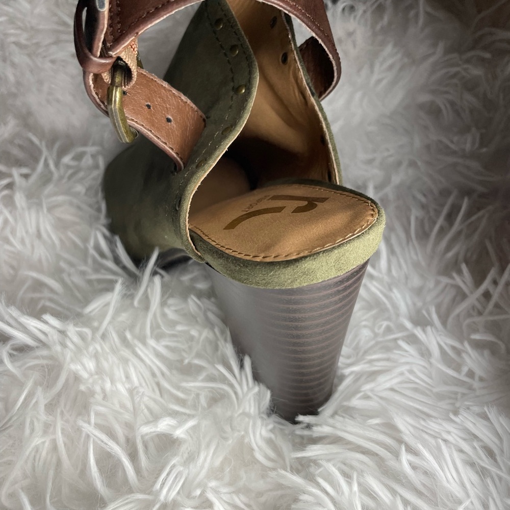 Olive green peep toe suede heels gold studs | Size 6 - Picture 4 of 10